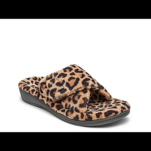 Leopard slippers
